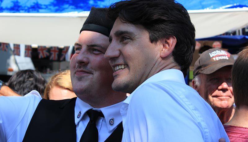 PM Justin Trudeau donned the Sinclair tartan and saluted the festival goers. Sinclair was his maternal grandfather’s clan.  (Photo credit : Maxime Myre)