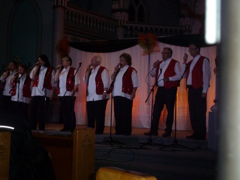 Voix-Là delivers upbeat evening of song