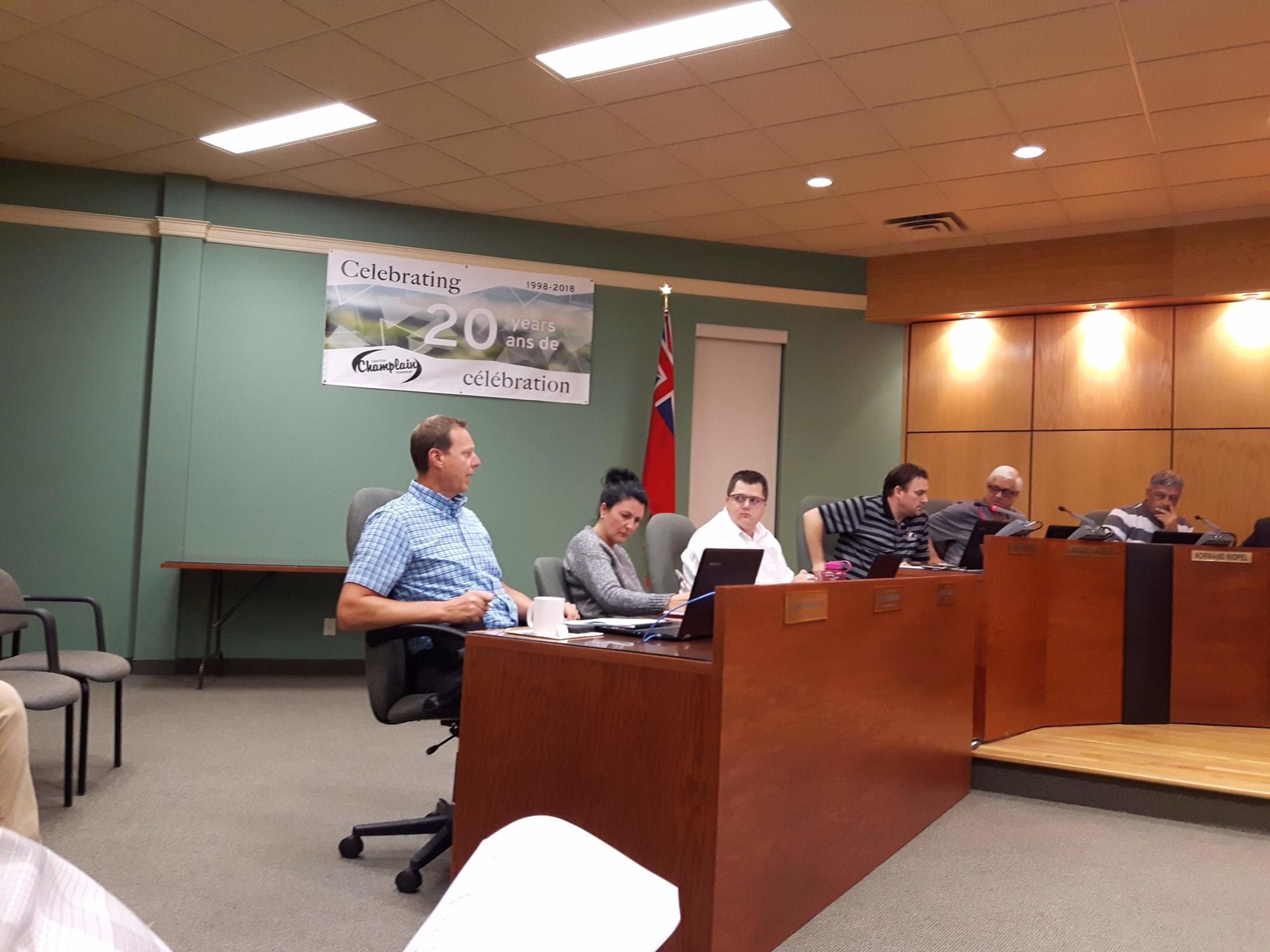 Mayor puts the brakes on tearing down Maison des Jeunes, saying: “I’m getting tired of silly season”