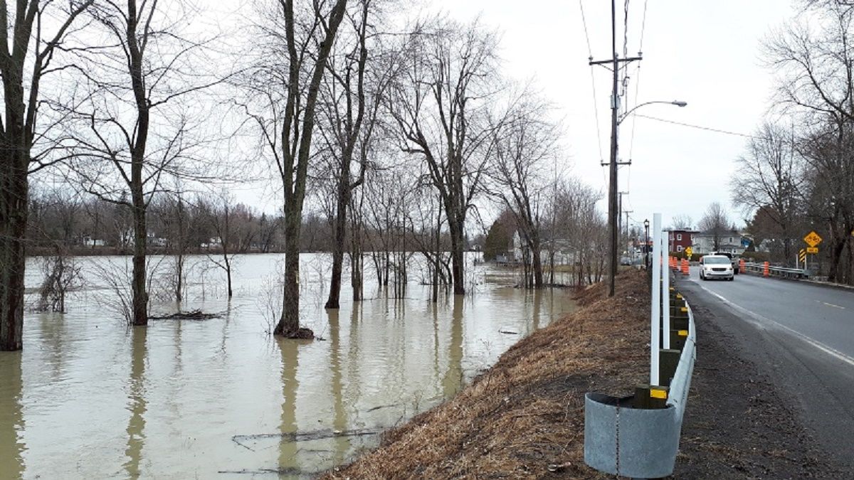 River levels rising, but rain forecast has been downgraded. Volunteers are at work in area municipalities, filling sandbags