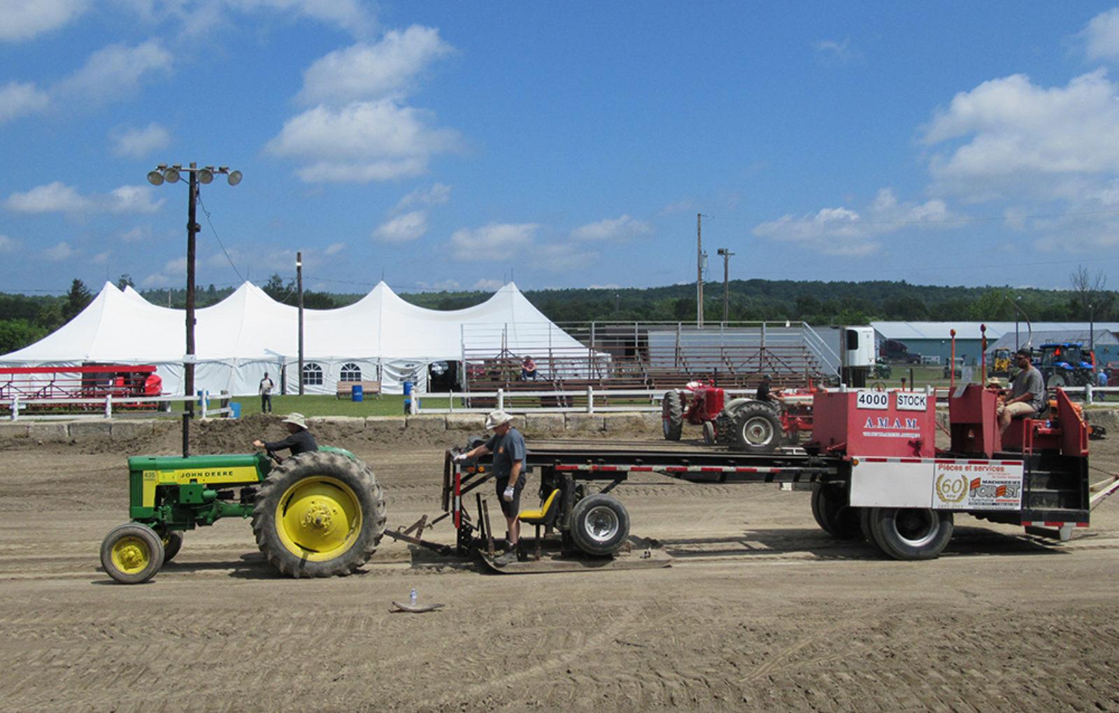 JM_JY1319_LachuteFairTractor03