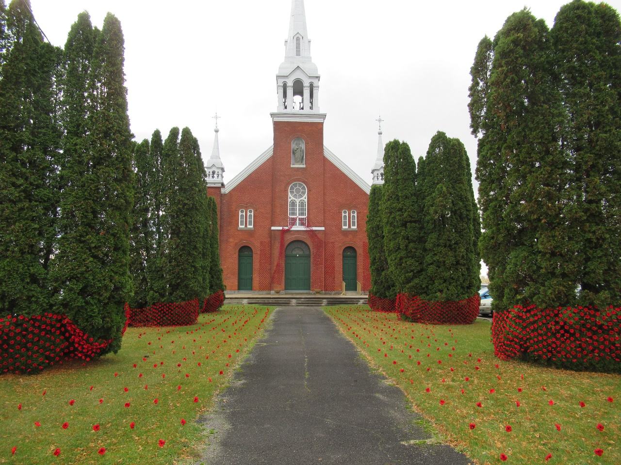 Chute-à-Blondeau group makes more than 16,000 poppies by hand for Remembrance Day