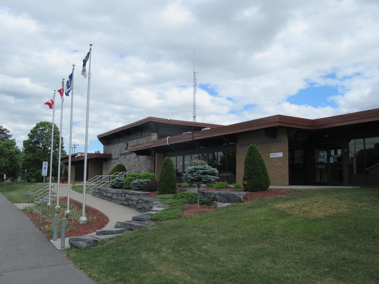 Closed session confusion over layoff decision at Hawkesbury council meeting