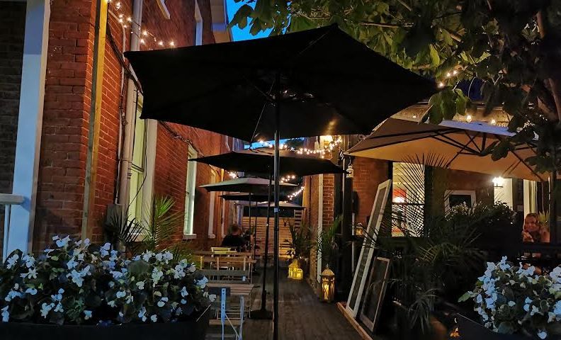 Vert Fourchette expands outdoor patio, adds new menu themes