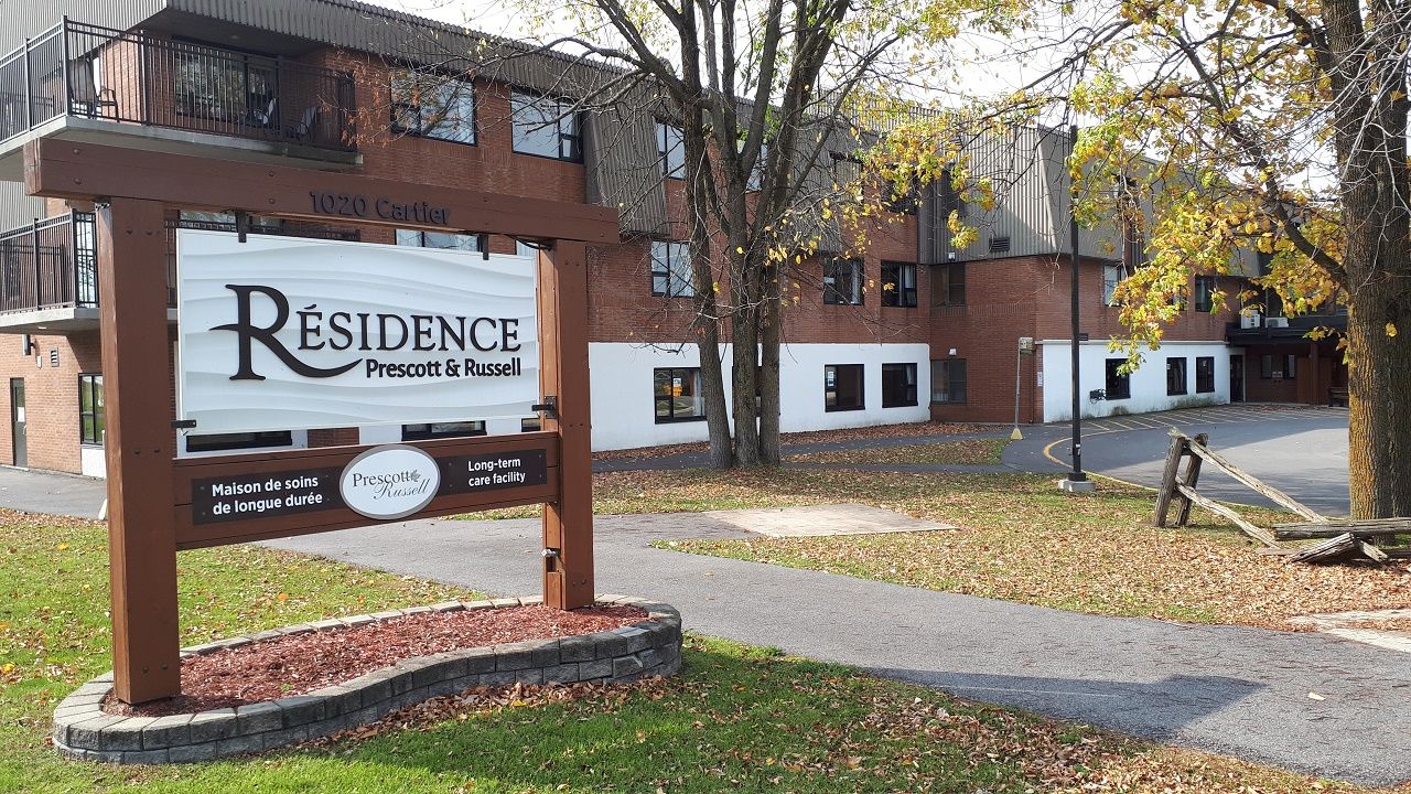 COVID-19 outbreak at Prescott and Russell Residence caused communication challenges
