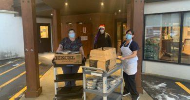 Restaurant donates Christmas meals to Prescott and Russell Residence