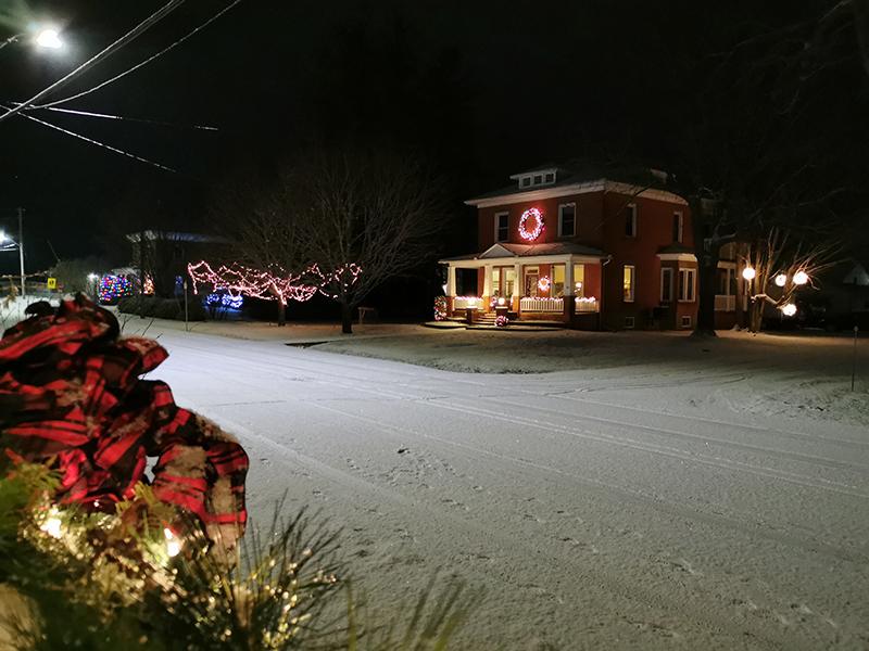 Winners announced! You’re invited to visit the lights at night in Vankleek Hill!