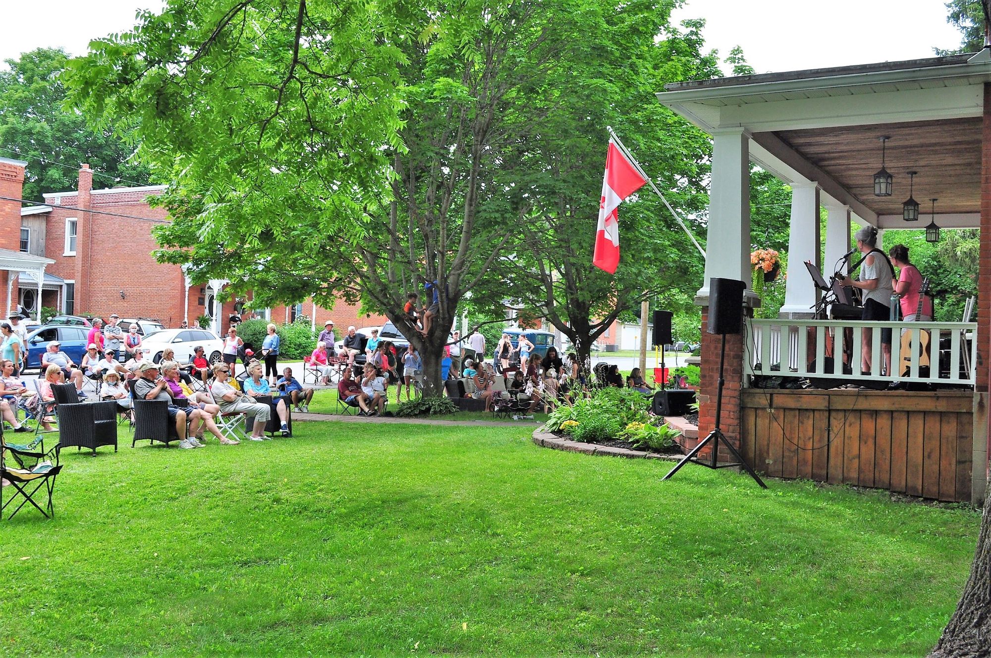 Crowds dance and sing along, as Porchfest brings live music back to Vankleek Hill