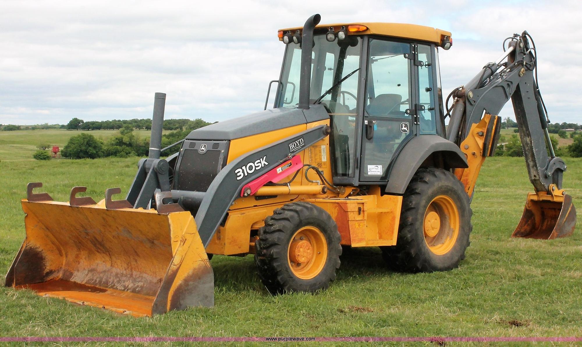 Backhoe tractor stolen in Vankleek Hill