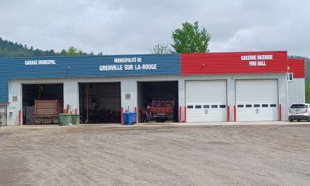 Firefighters respond to brush blaze in Grenville-sur-la-Rouge