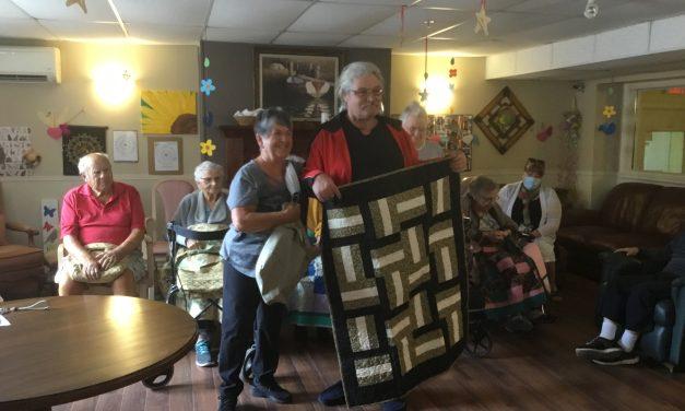 Cercle des fermières de Chute à Blondeau providing quilts for Manoir Carillon residents