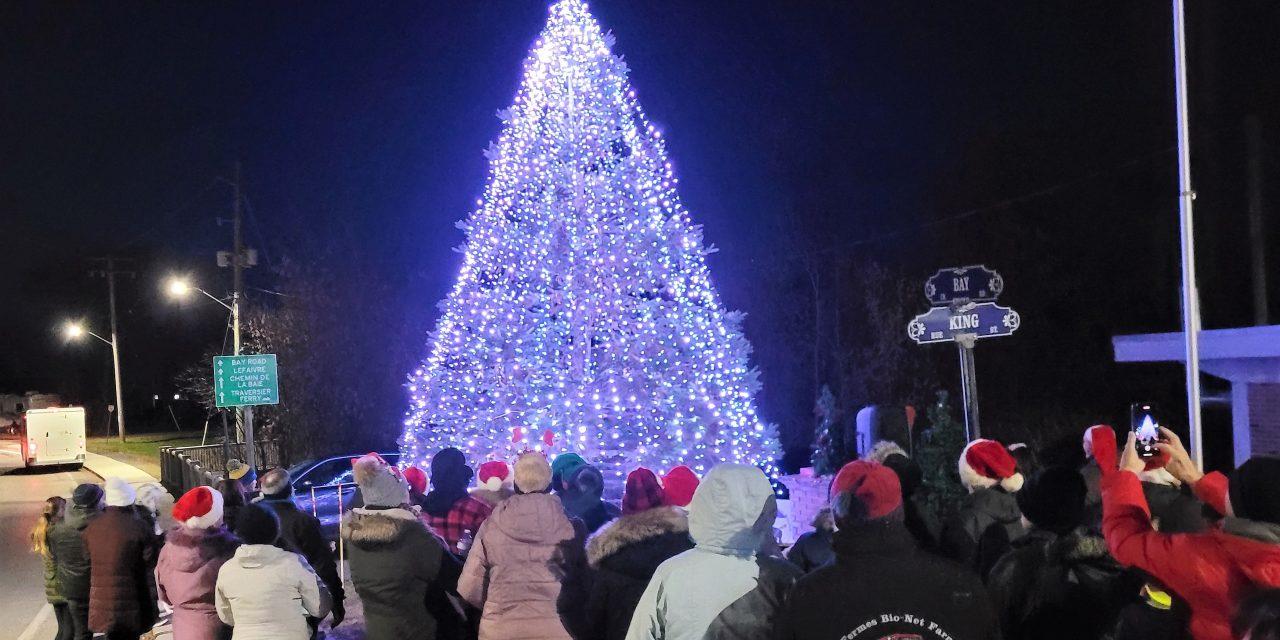 Christmas tree lighting illuminates downtown L’Orignal