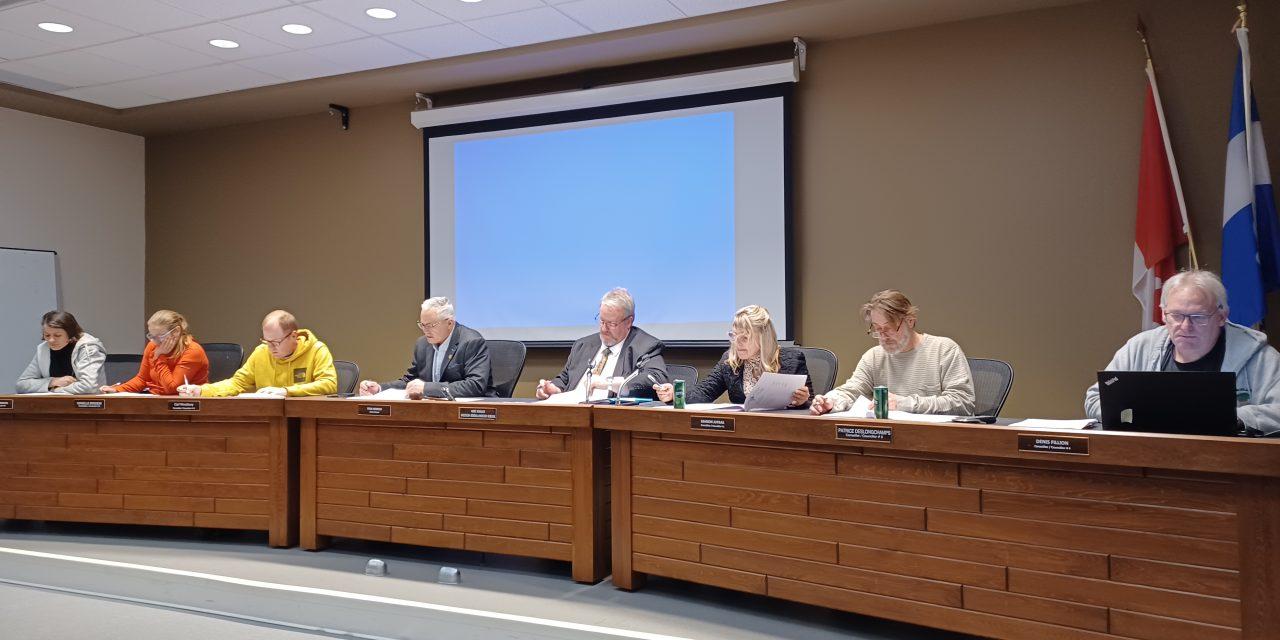 Grenville-sur-la-Rouge will remain bilingual