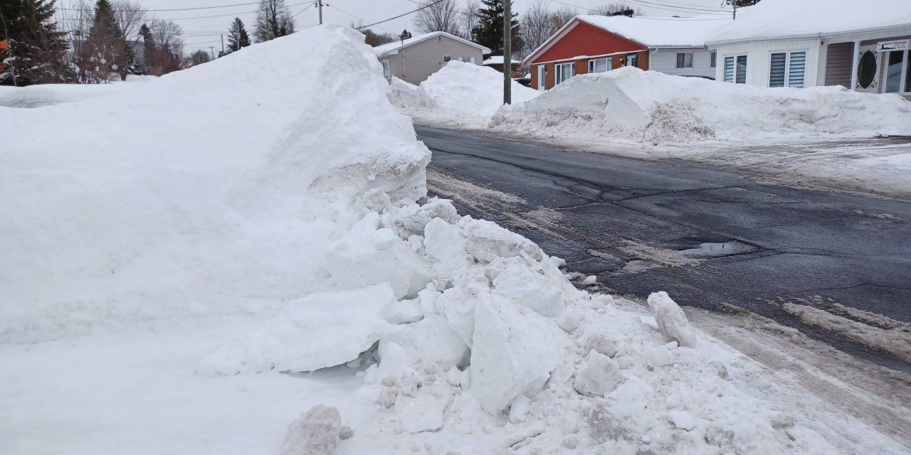 Vankleek Hill residents concerned about snow left in driveways