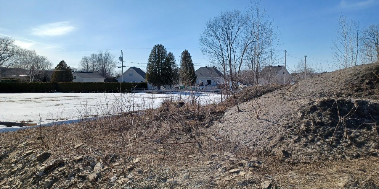 Grenville mayor assures path will respect property privacy