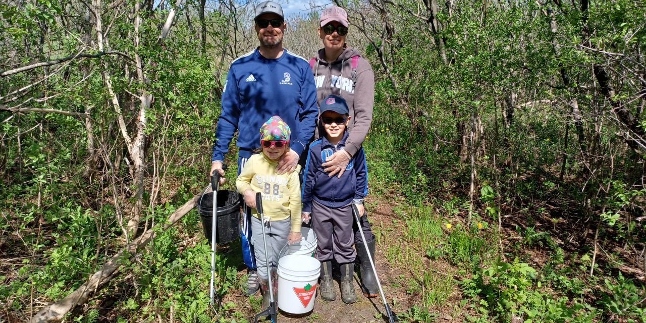 Volunteers clean up Hawkesbury riverfront