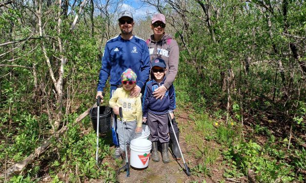 Volunteers clean up Hawkesbury riverfront