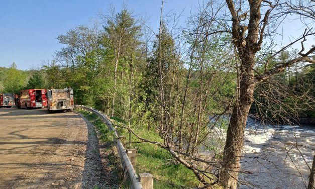 Two kayakers rescued from Rivière Rouge