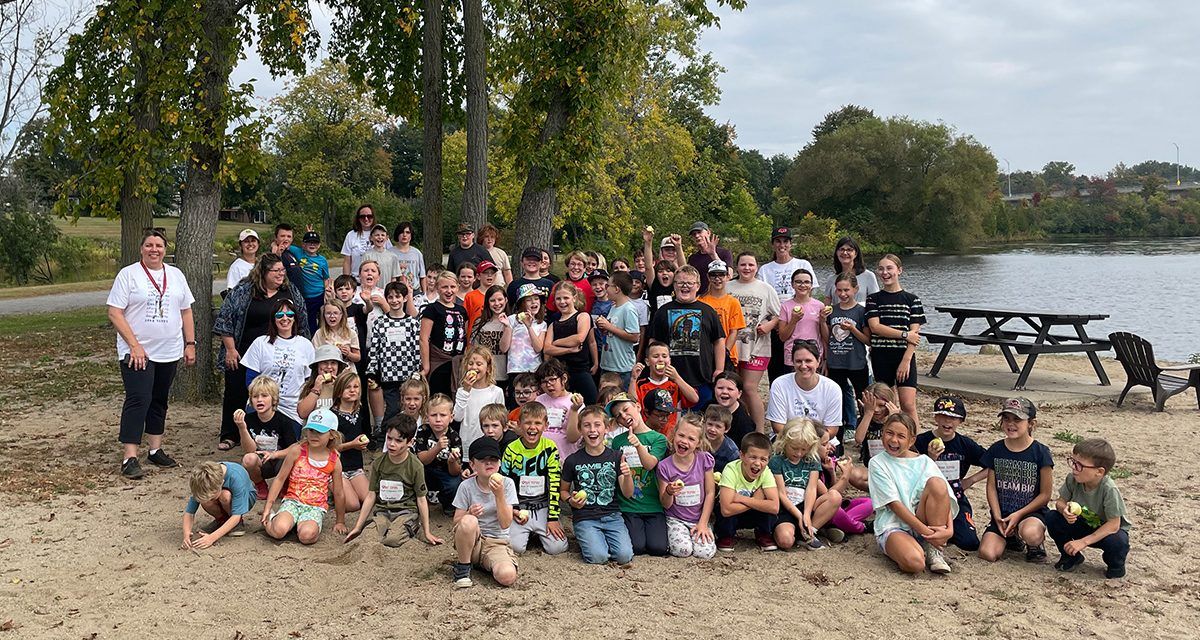 Grenville Elementary walks for Terry Fox