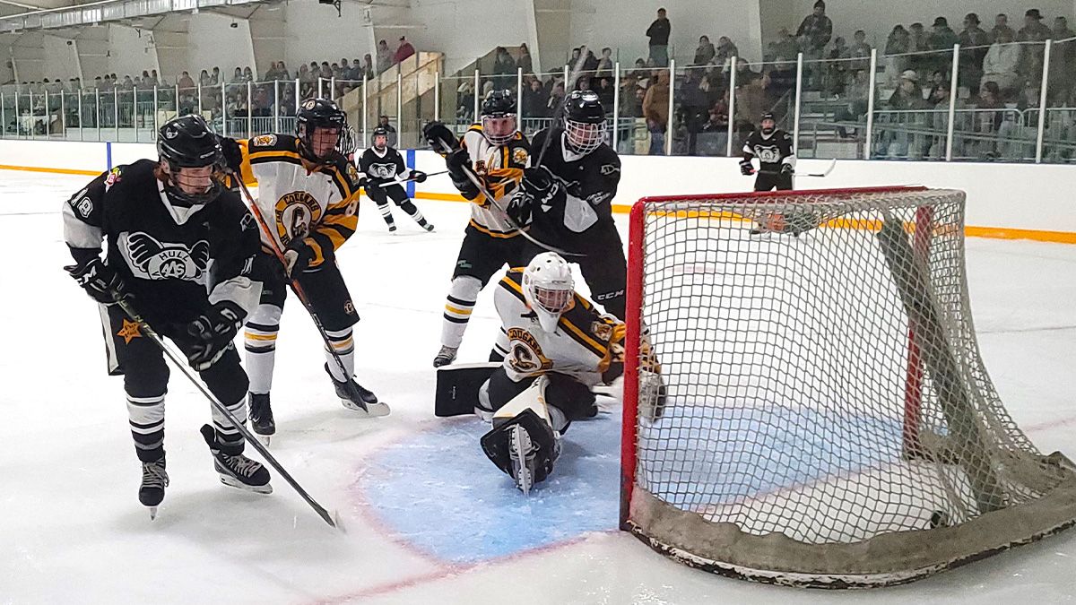 Gatineau-Hull's Zachari Gravel (18) scores on Vankleek Hill goaltender Tristan Paquette (29), in the Volant's 12-4 win over the Cougars on Saturday, October 7. Photo: Reid Masson