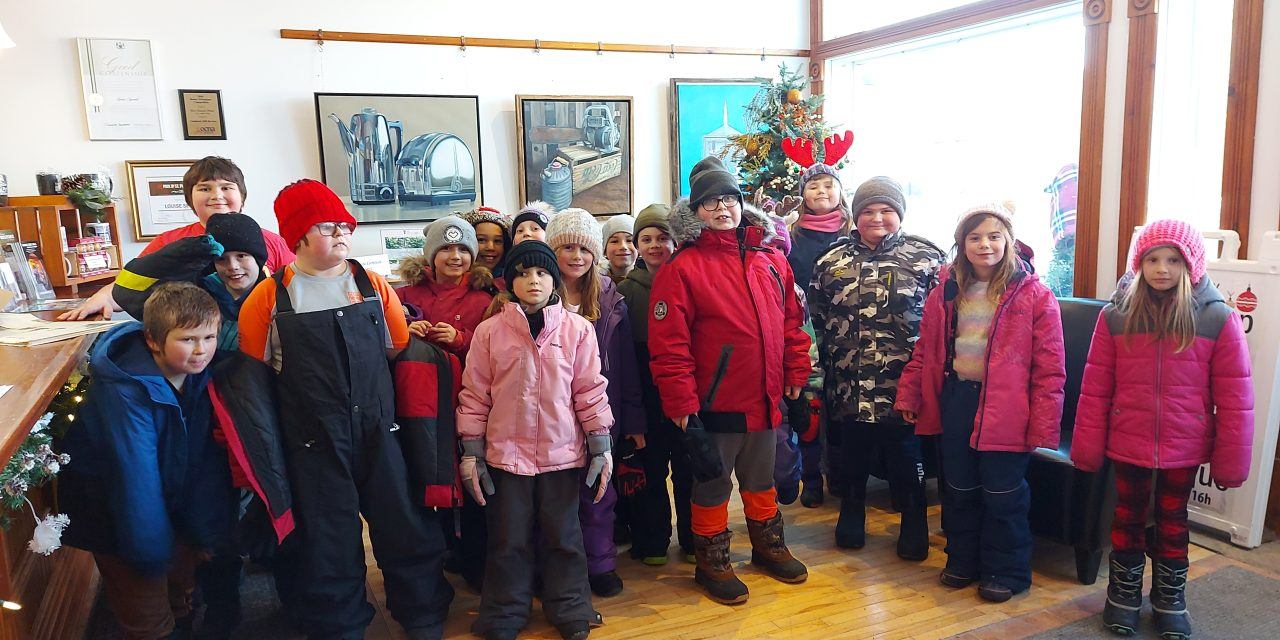 Students share Christmas carols and greetings in Vankleek Hill