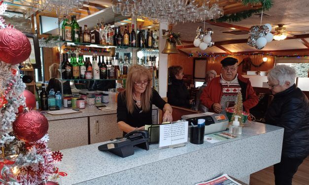 Miss Hawkesbury owner urges customers to help the hungry