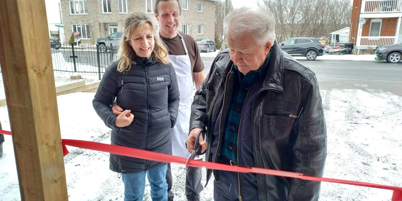 Café opens in Chute-à-Blondeau