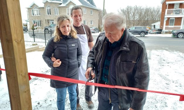 Café opens in Chute-à-Blondeau